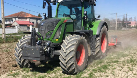 Agricola Suarez entrega un FENDT 716 con un Chisel