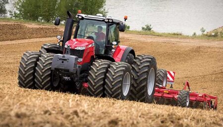 Massey Ferguson MF 8737 gana el premio de finalista al Tractor del año