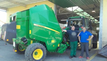 Agrícola Castellana Entrega en Cantabria de la primera rotoempacadora V451M a Ganaderia La Encina Quijas SC.