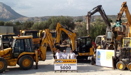 GEANCAR MAQUINARIA entrega su máquina 5.000 de JCB