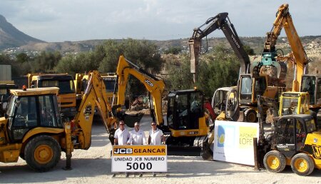 GEANCAR MAQUINARIA entrega su máquina 5.000 de JCB