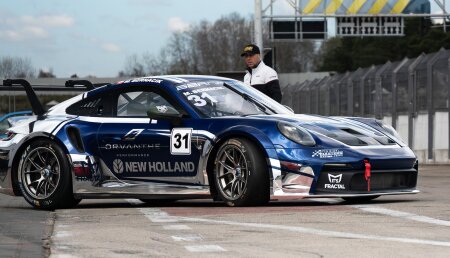 New Holland inicia una colaboración con el piloto de carreras Maciej Bernacik: una combinación de agricultura de precisión y automovilismo.