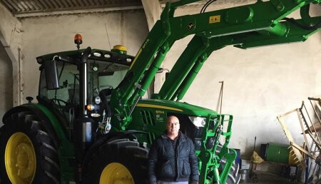 Agrícola Castellana entrega John Deere 6155R con pala 663R a Jose Luis Diez Hernandez