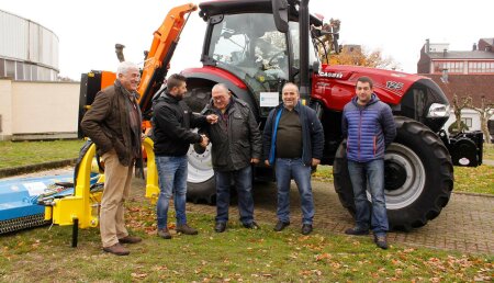 Agricola Calvo Entrega CASE IH MAXXUM 125 con cabrestante de arrastre frontal FUERTE, desbrozadora de brazo BECCHIO&MANDRILE BM550 y desbrozadora de arrastre ZANON TMC1900 al Ayuntamiento MONTERROSO.