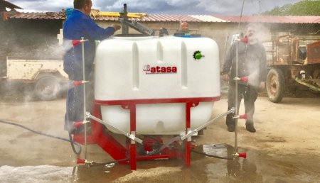AgroFerma  entrega sulfatadora ATASA de 800 Litros