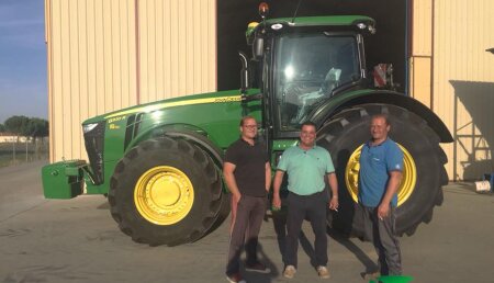 Agrícola Noroeste entrega John Deere 8320R  a Felix y Alvaro (herrmanos Toranzo)