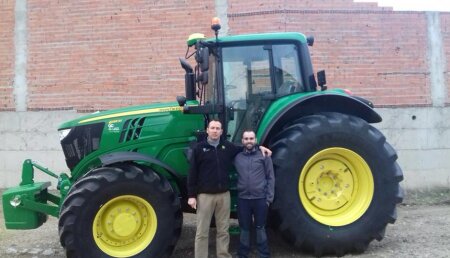 Comercial Agrícola Castellana Entrega JOHN DEERE 6195M a Fernando Ozores, de Esguevillas de Esgueva (Valladolid).