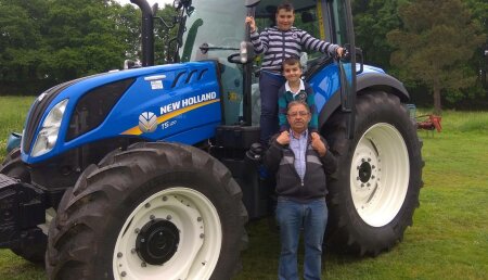 Fariña Maquinaria entrega  New Holland T5120 en Sobrado