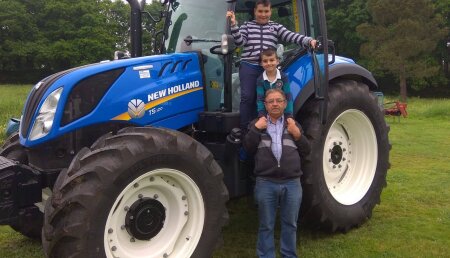 Fariña Maquinaria entrega  New Holland T5120 en Sobrado