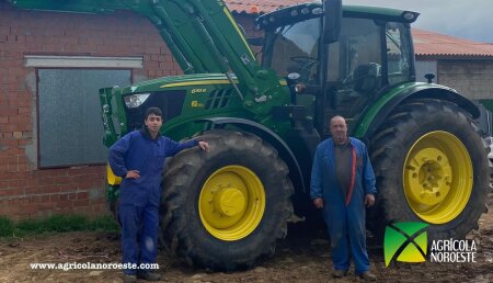 Agrícola Noroeste entrega John Deere 6155R + Pala Cargadora 643R a Pedro y Javi