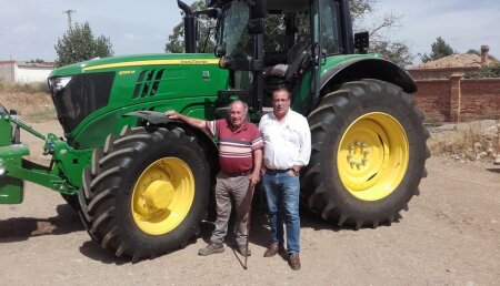 Agrícola Castellana Entrega JOHN DEERE 6195M con Command Quad y AMS a Esteban Jesús De Bustos, de Torquemada, Palencia.