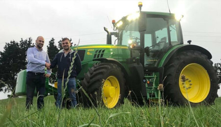 Agrícola Noroeste entrega John Deere 6155R a Ganaderia Porcilo SC