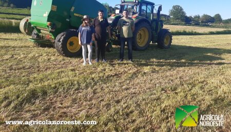 Agrícola Noroeste entrega John Deere F441R a Manuel