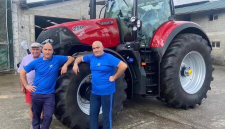 Agricola Calvo  entrega  CASE IH OPTUM 250 CVXDRIVE a HERBON NUÑEZ, S.L. de Mazaille, Baralla - Lugo. 