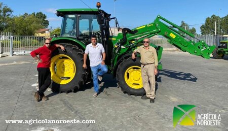 Agrícola Noroeste entrega John Deere 5090M+543R a Samuel 