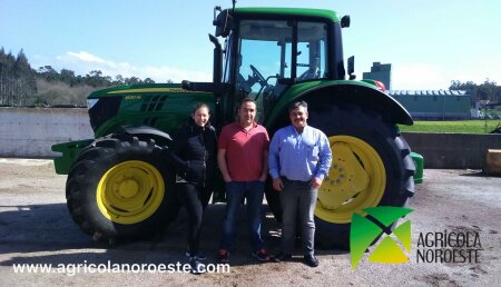 Agricola Noroeste entrega un John Deere 6130M a la Ganadería Cantiño de Vimianzo (A Coruña)