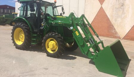 Agrícola Castellana Entrega Jhon Deere 5100R estrecho a Elena Herrero en Gumiel del Mercado (Burgos).