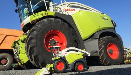 Talleres Agrícolas Mata entrega Claas JAGUAR 970 con SHREDLAGE a Servicios Agrícolas Ivan SC de Cerceda (A Coruña). 