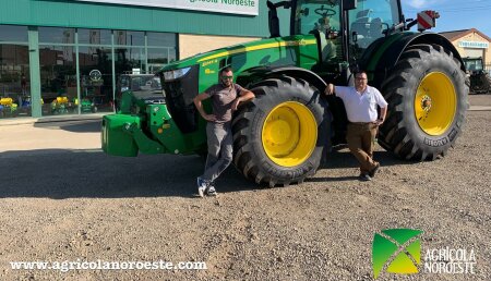 Agrícola Noroeste  entrega John Deere 8245R a Mario