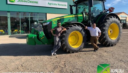 Agrícola Noroeste  entrega John Deere 8245R a Mario