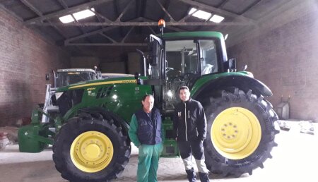 Agrícola Castellana Entrega JOHN DEERE 6155M a Soc.Coop. Hnos. Caminero Lorenzo, de Villamoronta (Palencia).