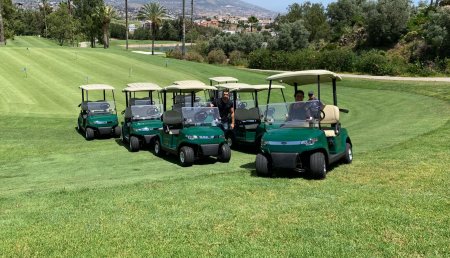 El campo de golf Cerrado del Águila, en Mijas, renueva su flota de vehículos con diez nuevos coches eléctricos
