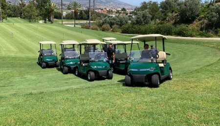 El campo de golf Cerrado del Águila, en Mijas, renueva su flota de vehículos con diez nuevos coches eléctricos