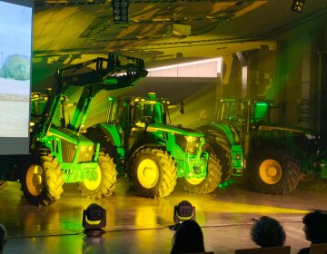 John Deere presenta sus novedades de maquinaria en el Parla Innovation Center con foco en las series 6M, 6R y 8R