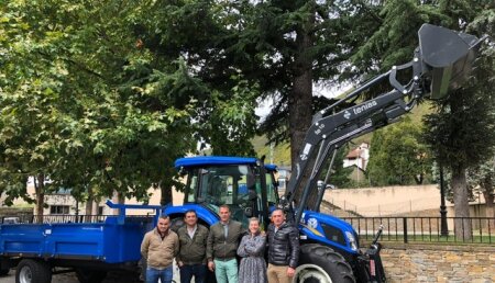 Coberma entrega al Ayuntamiento de Palacios del Sil,  New Holland TD 5.95