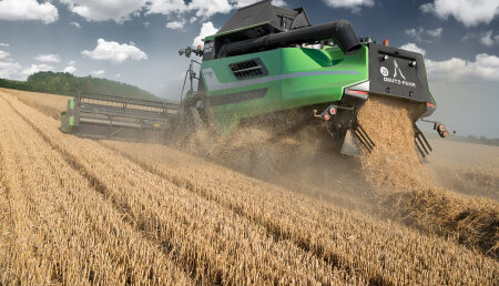 Serie C9300. Más práctica. Más productiva.  Deutz-Fahr presenta una importante actualización de los modelos de cosechadoras de gran tamaño.