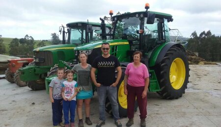 Comercial Agrícola Castellana SL Entrega JOHN DEERE 6115M a Ganadería La Casuca 1 SC, en San Vicente del Monte (Cantabria)
