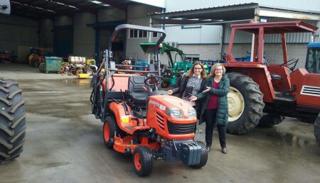 Coberma  entrega al Ayuntamiento de Camponaraya Tractor Cortacesped Kubota G23