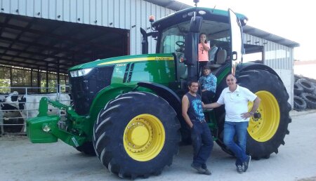 Comercial Agrícola Castellana Entrega  JOHN DEERE 7310R a SAT Valdeamigo, de Rebollar de Ebro (Cantabria).