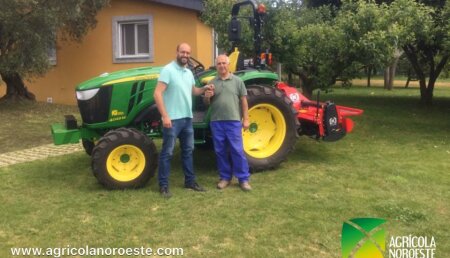 Agrícola Noroeste  entrega John Deere 4049M a Juan