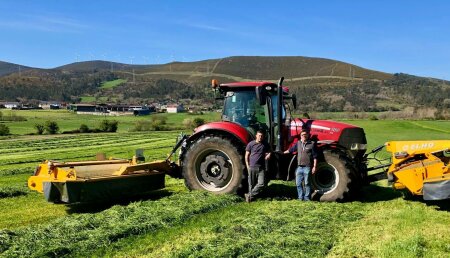 Agricola Matova entrega a Ganadería Carreira de mazaricos del equipo de segadoras con acondicionador y agrupador Elho