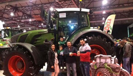 Maxideza entrega a Gandeiria Lorenzo Vilamea de Froxán (Lalin) , tractor Fendt 828 profiplus