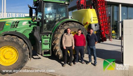 Agrícola Noroeste entrega PULVERIZADOR Kverneland  ISOBUS IXTER+IXTRA  ISOBUS: integrado en un John Deere 6195R 