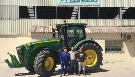 Agricola Castellana Entrega JOHN DEERE 8270R a Planasa, en Fuente el Olmo de Fuentidueña (Segovia).