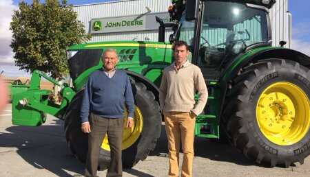 Comercial Agrícola Castellana SL Entrega JOHN DEERE 6155R a Eduardo y Emiliano Palmero, De San Pedro de Latarce (Valladolid).