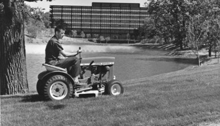 JOHN DEERE CELEBRA SU 50 ANIVERSARIO COMO FABRICANTE DE MAQUINARIA DE ESPACIOS VERDES