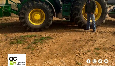 Agrícola Castellana entrega en  Peñaflor de Hornija (Valladolid)  John Deere 6215R.  a Alfonso y Rafael Real Bazaco