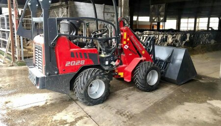 Agricola Matova - Matova Agromaquinaria Entrega a Ganadería Anselmo de Mazaricos de la cargadora Schäffer  2028