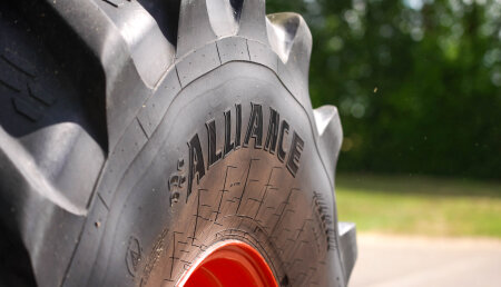 Yokohama Off-Highway Tires lanza su neumático de tractor más grande hasta la fecha