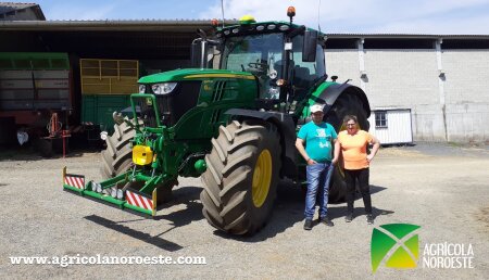 Agrícola Noroeste entrega John Deere 6215R a Hnos Carnota