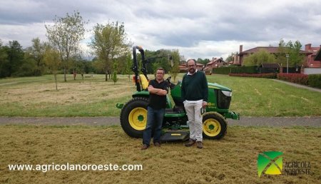 Agricola Noroeste entrega John Deere 3038R con su plataforma de corte en Asturias a Acciona