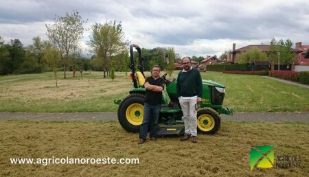 Agricola Noroeste entrega John Deere 3038R con su plataforma de corte en Asturias a Acciona