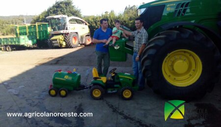 Agrícola Noroeste Entrega John Deere 6215R a Servicios Agricolas Ivan SC