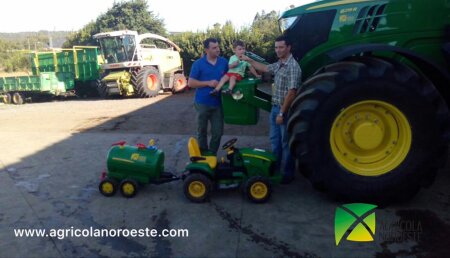 Agrícola Noroeste Entrega John Deere 6215R a Servicios Agricolas Ivan SC