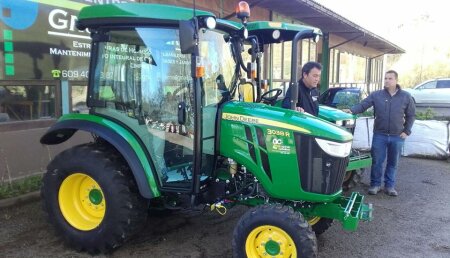 Agrícola Castellana John Deere  3038R al Grupo Bederna, en San Vicente de la Barquera (Cantabria)