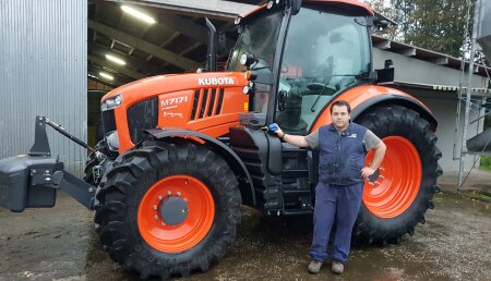 AutoAvion Entrega Kubota M7171 Premium a Ganados Carballo S.C de Irixoa, en la foto con Bruno